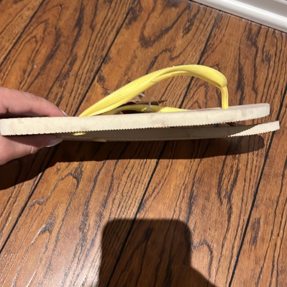 Brand NWT Havaianas Disney Belle Flip Flops Size 41-42 - Picture 4 of 6